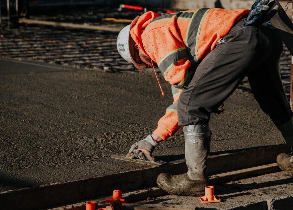 concrete contractor troweling new conrete on michigan driveway