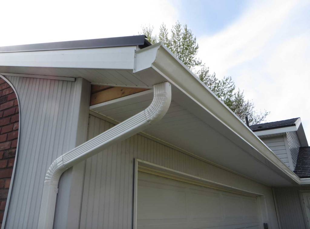 5 inch residential gutter and downspout on house garage